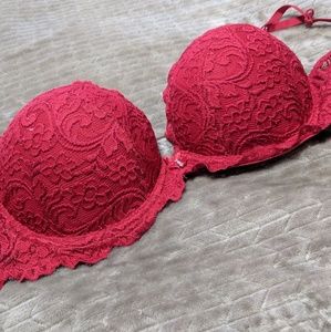 Smart & sexy red lacey bra